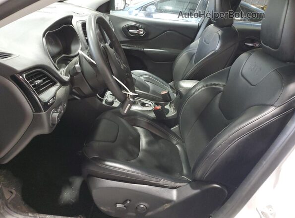 1C4PJMMB4PD112284 2023 JEEP CHEROKEE White Front interior view