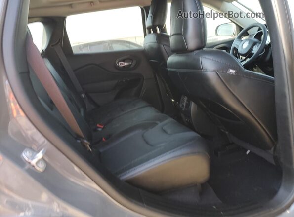 1C4PJMMB5PD105036 2023 JEEP CHEROKEE Gray Widok wnętrza z tyłu