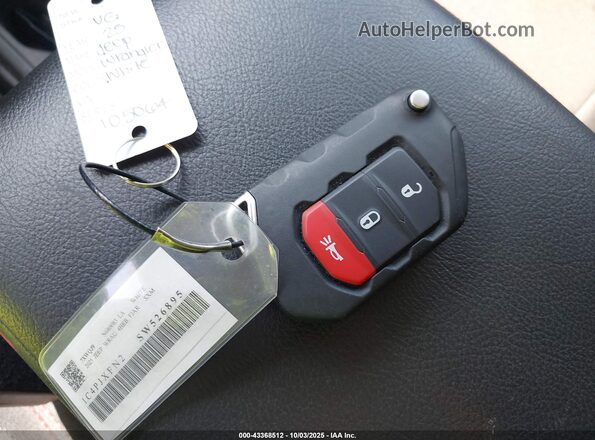 1C4PJXFN2SW526895 2025 JEEP WRANGLER Белый Вид панели приборов