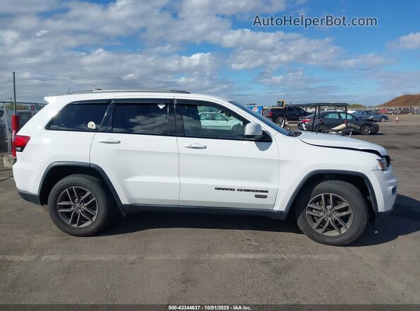 1C4RJEAG8GC472887 2016 JEEP GRAND CHEROKEE Белый Вид задней части салона