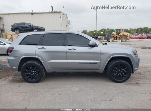 1C4RJFAG3LC312609 2020 JEEP GRAND CHEROKEE Silver Rear interior view