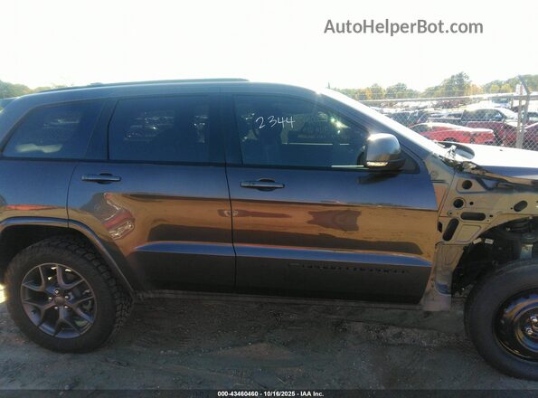 1C4RJFBGXMC745960 2021 JEEP GRAND CHEROKEE Gray Widok wnętrza z tyłu