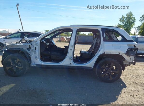 1C4RJHAG2PC634501 2023 JEEP GRAND CHEROKEE Белый Вид задней части салона