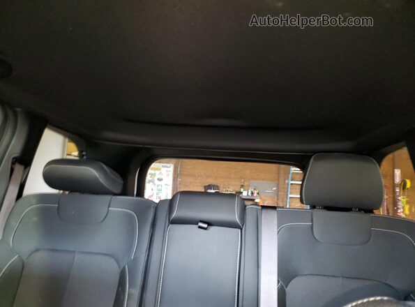 1C4RJHAG3SC276415 2025 JEEP GRAND White Vista de los asientos traseros