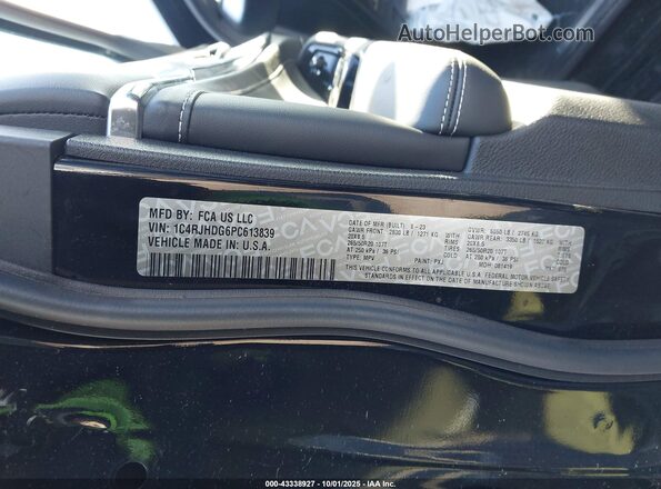 1C4RJHDG6PC613839 2023 JEEP GRAND CHEROKEE Black Engine compartment view