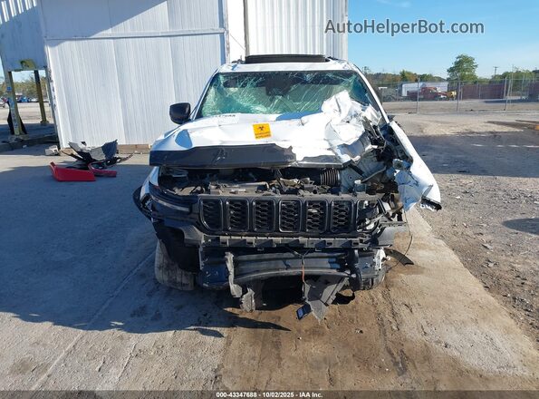 1C4RJKBG3P8779674 2023 JEEP GRAND CHEROKEE L White Вид задньої частини салону