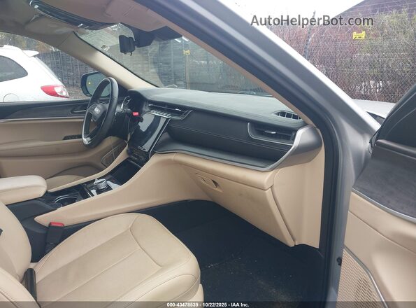 1C4RJKBGXM8118901 2021 JEEP GRAND CHEROKEE L Серебряный Вид салона спереди