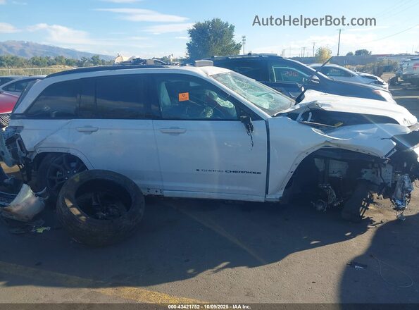 1C4RJYB68P8905697 2023 JEEP GRAND CHEROKEE 4XE Белый Вид щитка приборов