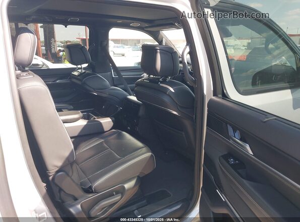 1C4SJSFP1RS131039 2024 JEEP GRAND WAGONEER L Silver VIN კოდის სტიკერის ხედი