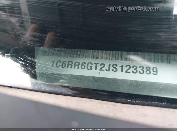 1C6RR6GT2JS123389 2018 RAM 1500 Gray 