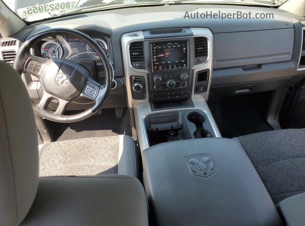 1C6RR6TT9LS133300 2020 RAM 1500 Черный Вид панели приборов