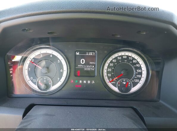 1C6RR7LG2RS157696 2024 RAM 1500 CLASSIC Red Вид задніх сидінь
