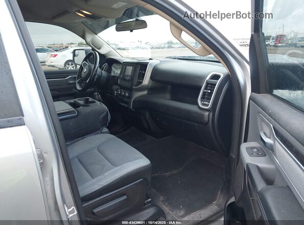 1C6RREFT2LN354337 2020 RAM 1500 Silver წინა სალონის ხედი