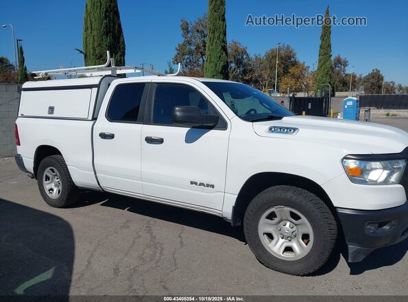 1C6SRECG0NN377322 2022 RAM 1500 Белый Вид задней части салона