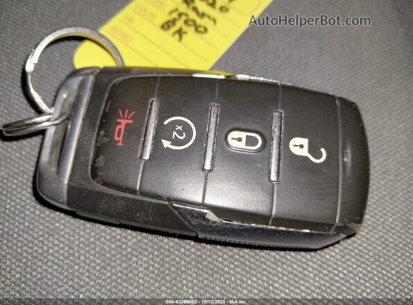 1C6SRFBT5LN145803 2020 RAM 1500 Black Dashboard view