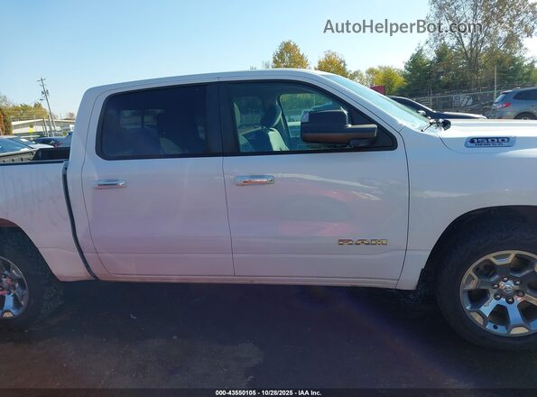 1C6SRFFTXLN310027 2020 RAM 1500 White Vista interior trasera