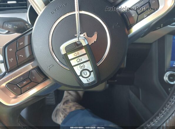 1FA6P8TH0N5102002 2022 FORD MUSTANG Белый Вид панели приборов