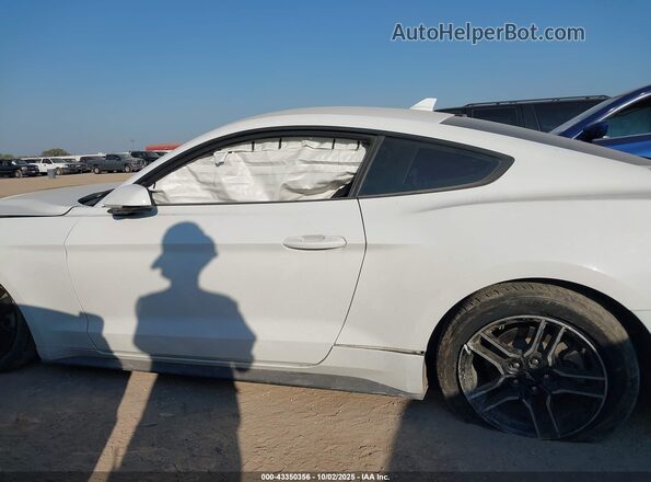1FA6P8THXL5147946 2020 FORD MUSTANG White Widok wnętrza 360 stopni