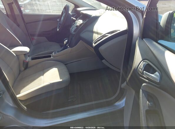 1FADP3F27HL267935 2017 FORD FOCUS Silver Widok wnętrza z przodu