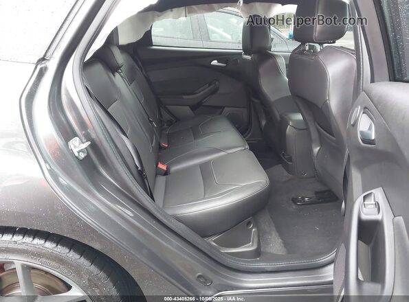 1FADP3L95HL236877 2017 FORD FOCUS ST Gray VIN կոդի պիտակի տեսք