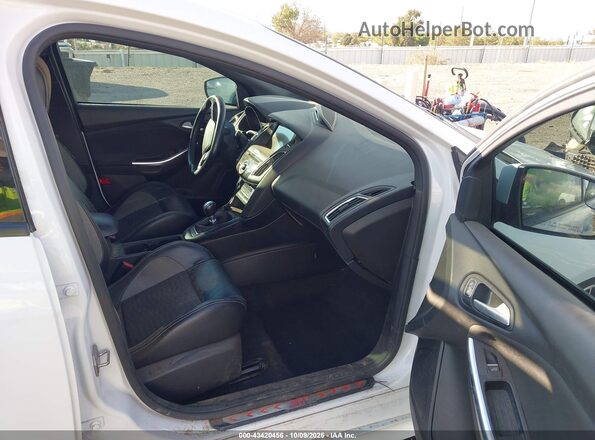 1FADP3L98HL347052 2017 FORD FOCUS ST White წინა სალონის ხედი