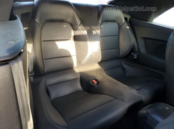 1FATP8FF3P5107548 2023 FORD MUSTANG Silver Widok wnętrza z tyłu