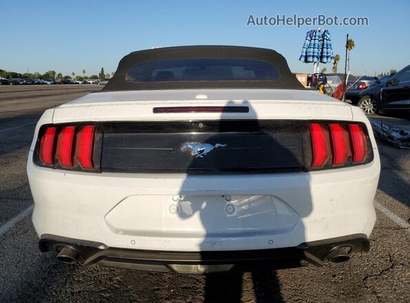 1FATP8UH2K5138514 2019 FORD MUSTANG White უკანა ხედი