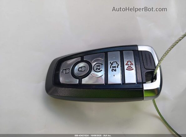 1FATP8UH2N5134953 2022 FORD MUSTANG Красный Вид панели приборов