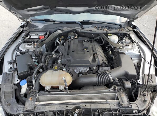 1FATP8UH6L5126092 2020 FORD MUSTANG Silver Widok wnętrza z tyłu