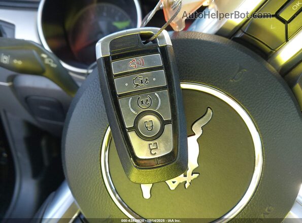 1FATP8UH8N5105666 2022 FORD MUSTANG Черный Вид панели приборов