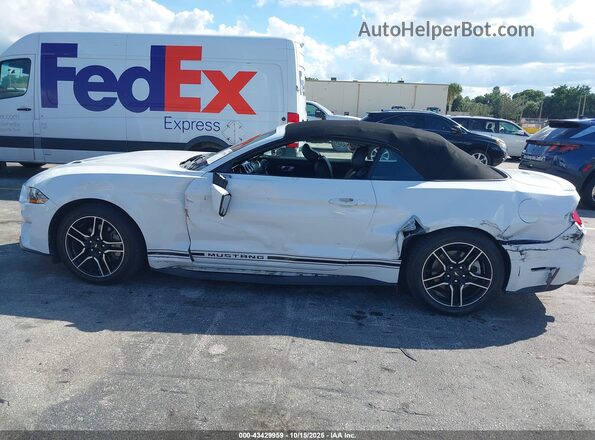1FATP8UH9L5147874 2020 FORD MUSTANG White 360 interior view