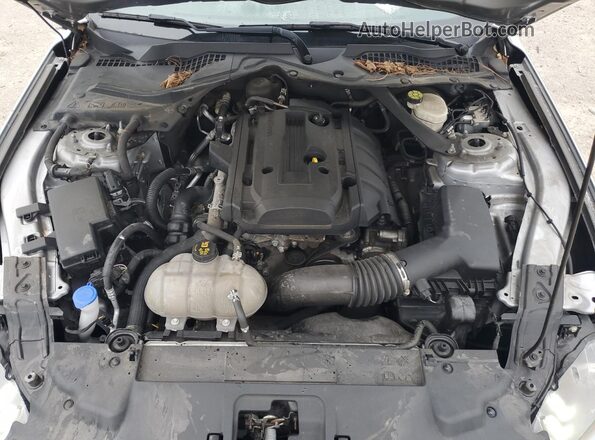1FATP8UH9L5157434 2020 FORD MUSTANG Silver Widok wnętrza z tyłu