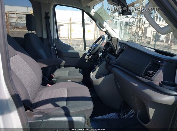 1FBAX2C89NKA19708 2022 FORD PASSENGER Silver Вид салону спереду
