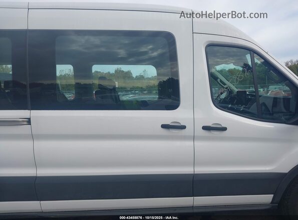1FBAX2C89PKA93844 2023 FORD PASSENGER White Սալոնի հետևի տեսք