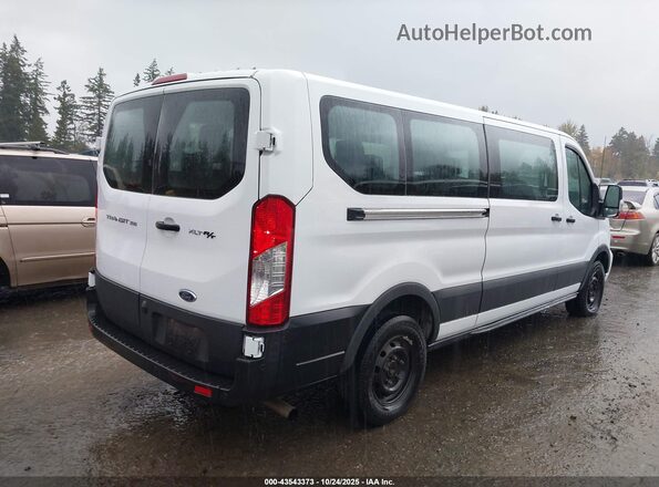 1FBAX2Y83NKA67049 2022 FORD PASSENGER White Trasero derecho
