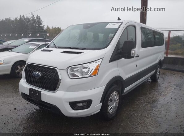 1FBAX2Y83NKA67049 2022 FORD PASSENGER White Vista tres cuartos delantera izquierda