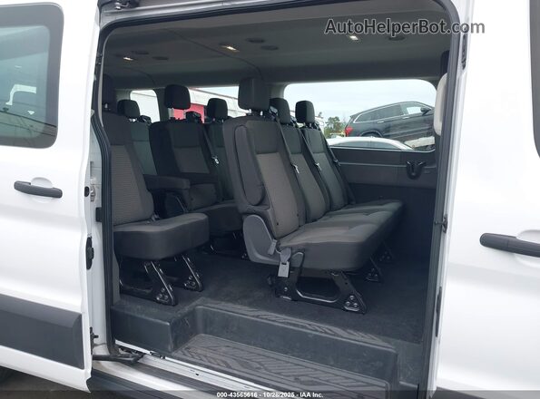 1FBAX2Y84RKA15998 2024 FORD PASSENGER White Widok naklejki z numerem VIN