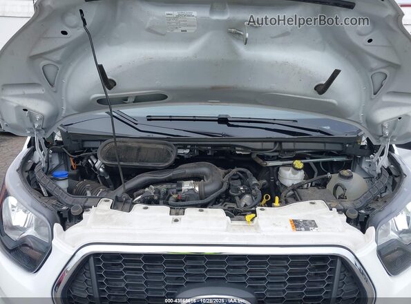 1FBAX2Y84RKA15998 2024 FORD PASSENGER White Widok z tyłu