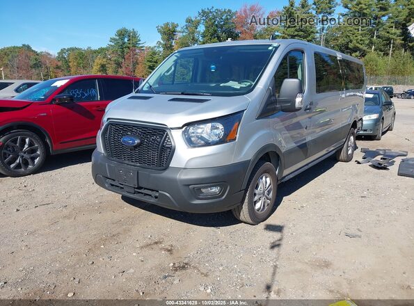 1FBAX2Y88PKC06613 2023 FORD PASSENGER Silver Przód lewy
