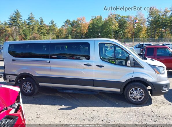 1FBAX2Y88PKC06613 2023 FORD PASSENGER Silver Widok wnętrza 360 stopni