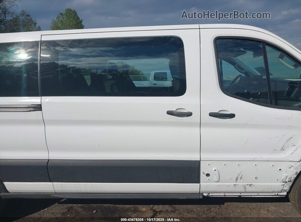 1FBAX2Y89RKA16922 2024 FORD PASSENGER White Սալոնի հետևի տեսք