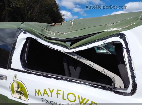 1FBAX2YG5NKA47845 2022 FORD PASSENGER White Front view