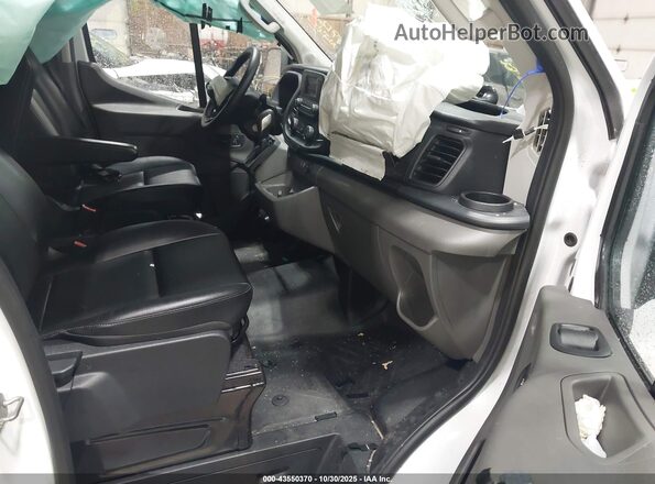 1FDAX2C87RKB18038 2024 FORD PASSENGER White Սալոնի դիմացի տեսք