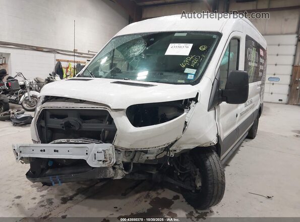 1FDAX2C87RKB18038 2024 FORD PASSENGER White Դիմացի տեսք