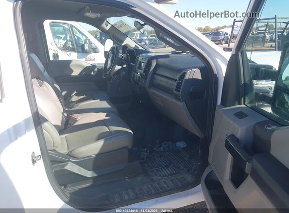 1FDBF2A6XMEC76342 2021 FORD F-250 White Widok wnętrza z przodu