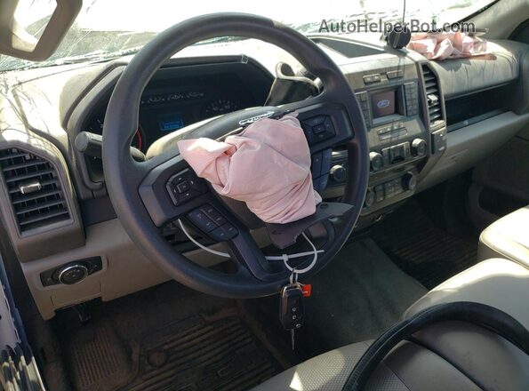 1FDRF3BT9NEE69768 2022 FORD F350 White Widok deski rozdzielczej