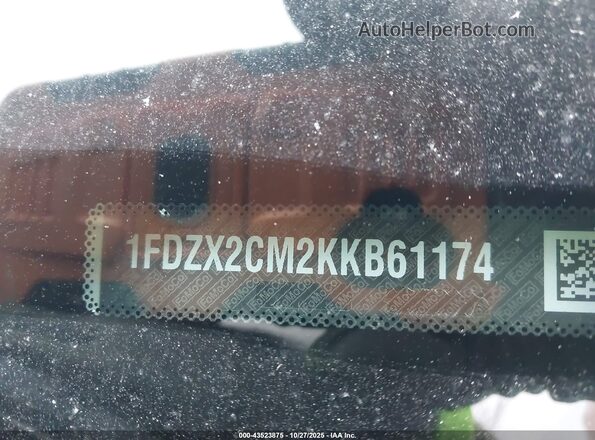 1FDZX2CM2KKB61174 2019 FORD TRANSIT-350 White ძრავის განყოფილების ხედი