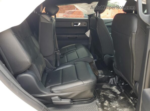 1FM5K8AB2SGA34378 2025 FORD FORD EXPLORER White Widok wnętrza z tyłu