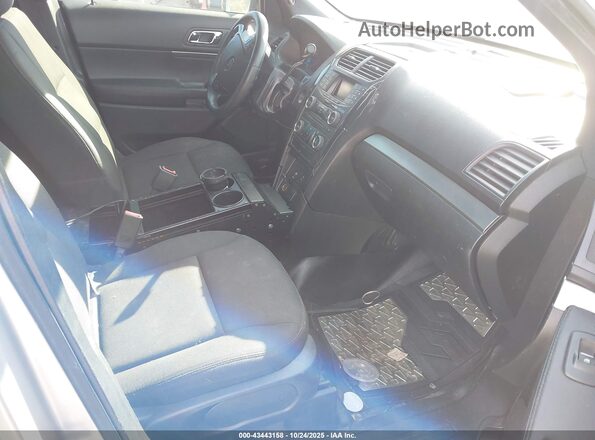 1FM5K8AR8HGD07409 2017 FORD POLICE INTERCEPTOR Silver წინა სალონის ხედი