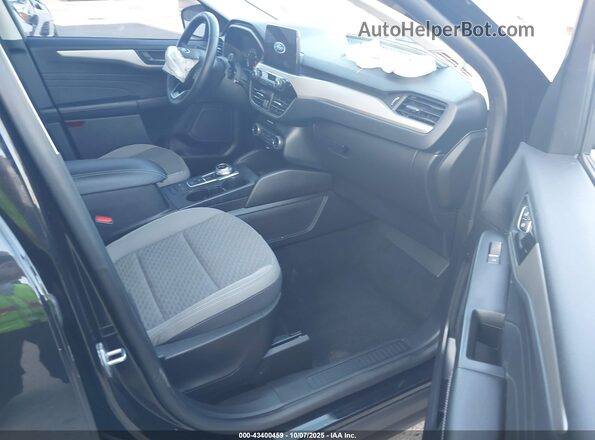 1FMCU0G63NUB51681 2022 FORD ESCAPE Черный Вид салона спереди